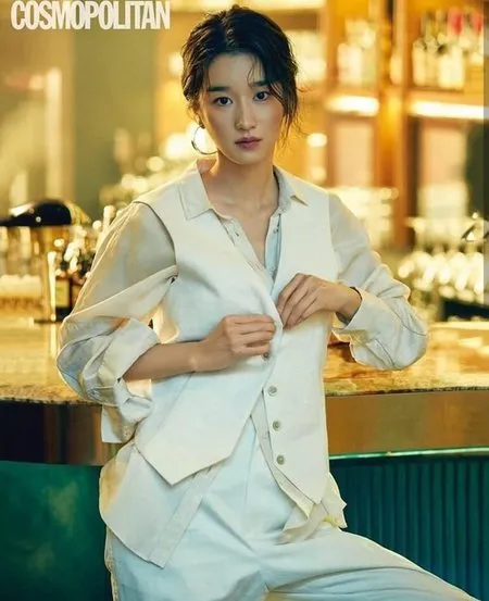 Pemotretan Seo Ye Ji Setelah It S Okay To Not Be Okay Tamat Pesonanya Bagaikan Ratu Bunga Kapanlagi Com
