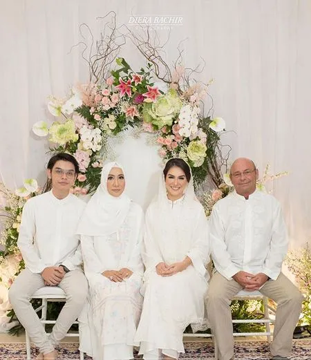 Pengajian Pernikahan Irish Bella Ammar Zoni Diiringi Tangis Kapanlagi Com