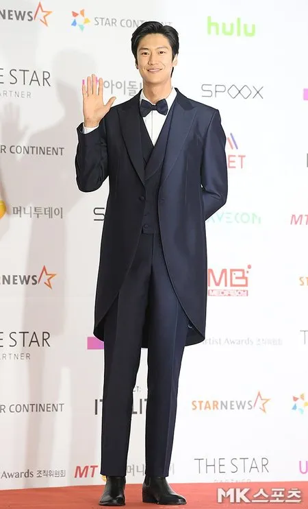 Penyegaran Mata! Deretan Aktor Tampan di Red Carpet AAA 2021, Cha Eun Woo Sampai Ganti Kostum Dua Kali