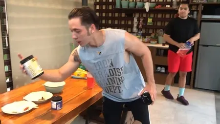 Perceraiannya dengan Celine Evangelista Tengah Disorot, Intip 9 Potret Stefan William Fokus Ngegym - Jadi Trainer di Bali