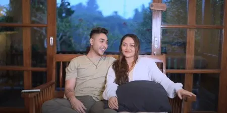 Perdana! 8 Potret Siti Badriah Pamer Baby Bump yang Sudah Besar - Beri Panggilan 'Baby Fruity' Buat Calon Anaknya