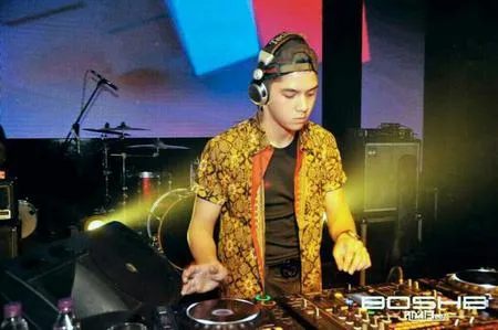 Peringati Hari Batik Musisi Ini Kece Pakai Kain Khas Peringati Hari Batik Musisi Ini Kece Pakai Kain Khas
