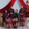 Photoshoot Selfi Yamma Bareng Keluarga, Pakai Baju Adat Bugis