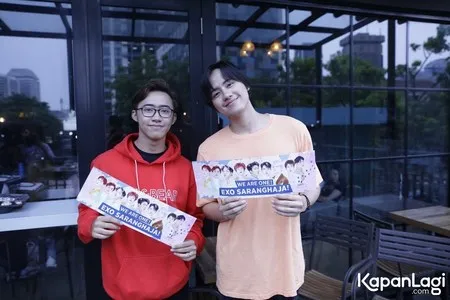 Pose Bahagia Fans Exo Indonesia Di Acara Kapanlagi Exo L Playground Ada Fanboy Ada Yang Bawa Anak Kapanlagi Com