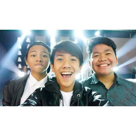 Posting Foto Cewek Cantik Di Ig Iqbaal Cjr Sudah Punya Pacar Kapanlagi Com