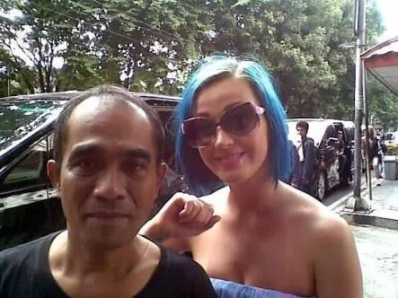 Potret 20 Selebriti Luar Negeri Saat Jalan-Jalan di Indonesia, Udah Kayak Bule-Bule Biasa
