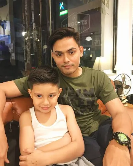 Potret Akrab Dan Mirip Ahmad Affandy Bersama Sang Anak Tiri Kapanlagi Com