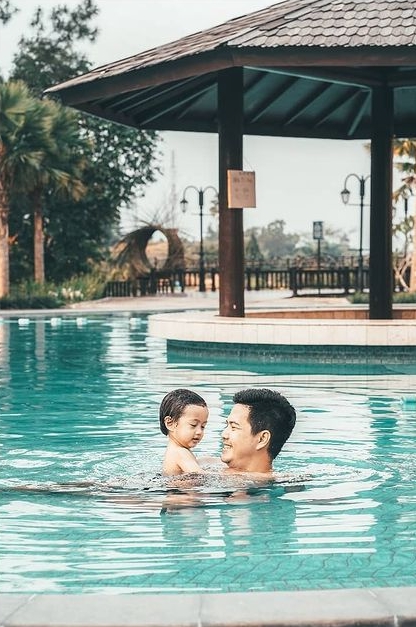 Potret Arie Dwi Andhika Momong Anak, Hot Daddy Kesayangan - Banjir Pujian Netizen