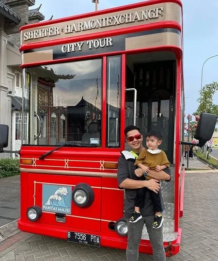 Potret Arie Dwi Andhika Momong Anak, Hot Daddy Kesayangan - Banjir Pujian Netizen
