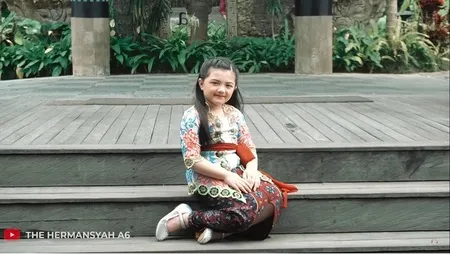 Potret Arsy Hermansyah Pakai Baju Adat Bali, Cantik Banget Sampai Bikin Pangling - Pancarkan Aura Bintang!