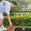 7 Potret Boy William Sambangi Makam Sang Adik, Ucapkan Kerinduan