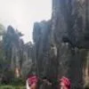 Potret Cantik Ibu Natasha Wilona Pakai Baju Adat saat Liburan ke Yunnan
