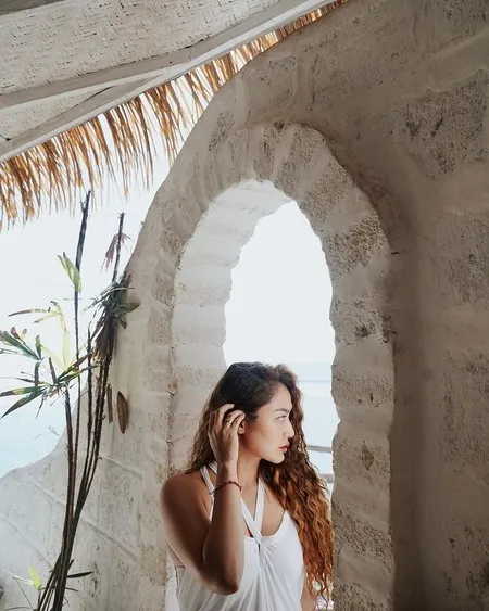 Potret Cantik Siti Badriah Liburan Bareng Suami, Hot Pamer Punggung dengan Dress Backless