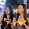 7 Potret Carman Lee Pemeran Bibi Lung yang Lagi  Asyik Jajan Street Food, Gak Tua-Tua