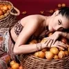Potret Cinta Laura Cantik Berbaju Bahan Kain Tradisional, Asam Manis Sesegar Markisa