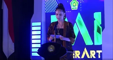 Potret Cinta Laura Saat Berbicara Mewakili Generasi Muda, Pidatonya Bikin Menteri Agama Terharu