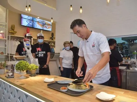 Potret Daniel Mananta Beserta Bisnis Resto yang Dinamakan Padamu Negeri, Nekat Buka Cabang Kedua di Masa PPKM