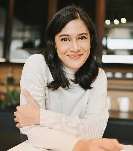 Potret Dian Sastro dengan Orangtua, Saling Sayang Meski Beda Agama - Ayah Buddha dan Ibu Katholik