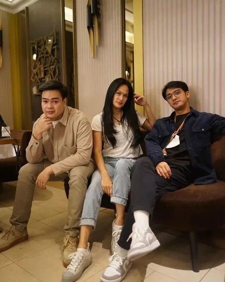 Potret Donna Harun Quality Time Bareng Anak Cucu, Seperti Sahabat Sedang Hangout