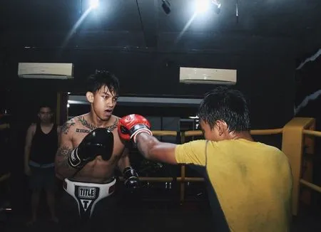 Potret Gaga Muhammad Pamer Tato Hingga Bersantai, Dinantikan Netizen Untuk Masuk Penjara