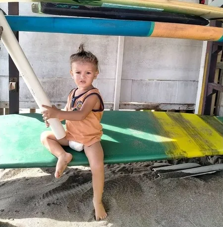 Potret Ganteng Gaetano Anak Gaston Castano yang Jarang Tersorot, Bocah Pantai Nggemesin