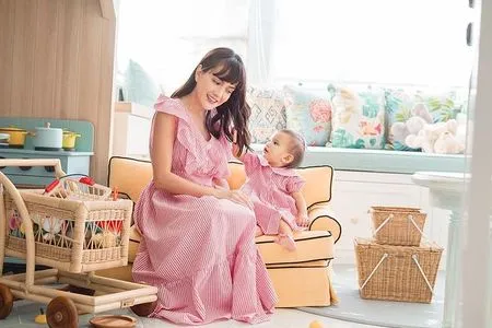 Potret Gaya Baru Shandy Aulia Bak Boneka dengan Rambut Berponi Depan dan Dress Pastel, Jadi Seperti Kakak Baby Claire!