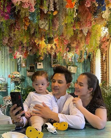 Potret Harmonis Keluarga Lucky Perdana dan Lidi Brugman Bahagia Bersama Sang Anak, Dulu Jadi Sasaran Nyinyiran Netizen