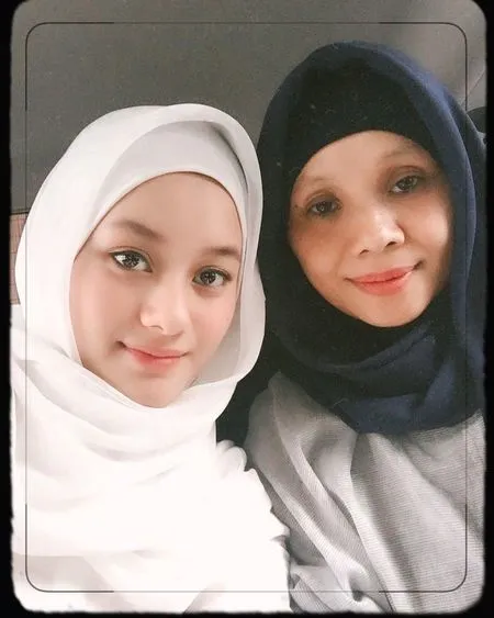 Potret Ibu Dinda Hauw yang Jadi Sosok di Balik Kesuksesan Sang Anak - Selalu Ada Dalam Suka dan Duka