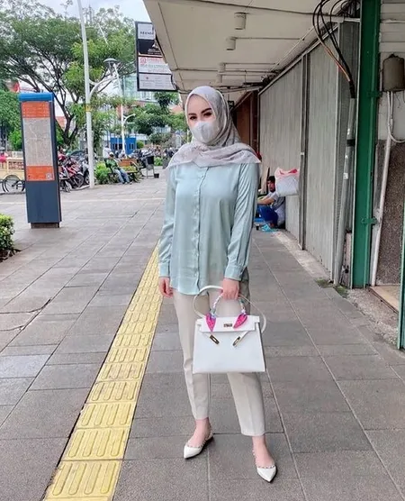 Potret Jennifer Dunn Kala Tenteng Tas Branded Mahal, Makin Fashionable Setelah Jadi Istri Faisal Harris