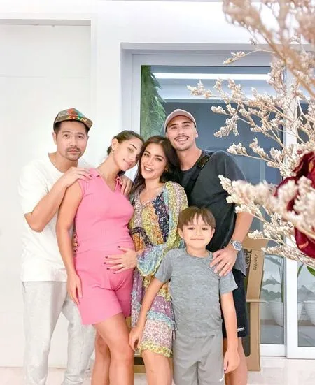 Potret Jessica Iskandar Elus Baby Bump Vanessa Lima, Tak Sabar Nantikan Calon Anggota Keluarga Baru - Minta Doa Punya Anak Lagi