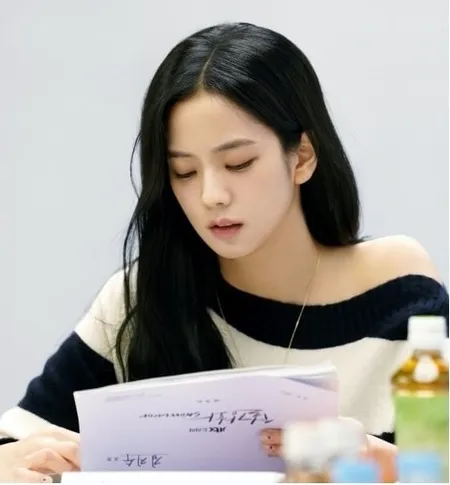 Potret Jisoo BLACKPINK, Jung Hae In dan Lainnya Saat Pembacaan Naskah Drama 'SNOWDROP'