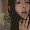 Potret Ju Jingyi di Unggahan Terbaru Weibo, Tampil Cantik di Lokasi Syuting 