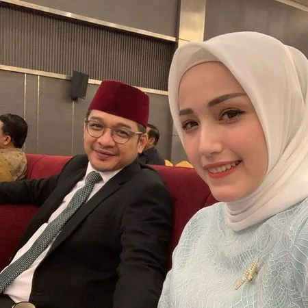 Potret Kebahagiaan Pasha Ungu Saat Wisuda Suasana Mendadak Haru Ketika Dirinya Nyanyikan Sebuah Lagu Hibur Seorang Ayah Yang Wakili Anaknya Tak Bisa Hadir Karena Meninggal Waktu Gempa Palu Kapanlagi Com