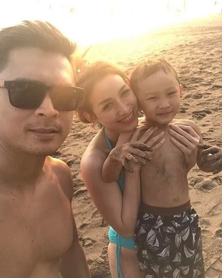 Potret Keluarga Kecil Iqbal Pakula Yang Damai Dan Bahagia Kapanlagi Com