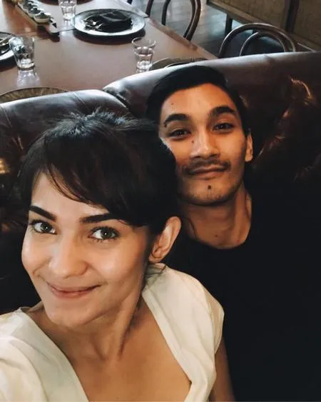 Potret Kemesraan Enzy Storia Dan Pacar Sebel Tapi Sayang Kapanlagi Com
