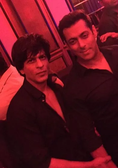 Potret Kemesraan Shahrukh Khan Dan Salman Khan Akhirnya Akur Kapanlagi Com