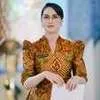 Potret Keseruan Arumi Bachsin Saat Pilih Batik