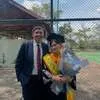 Potret Komika Kukuh Adi Hadir di Momen Wisuda Sang Pacar yang Lulus dengan Predikat Cumlaude