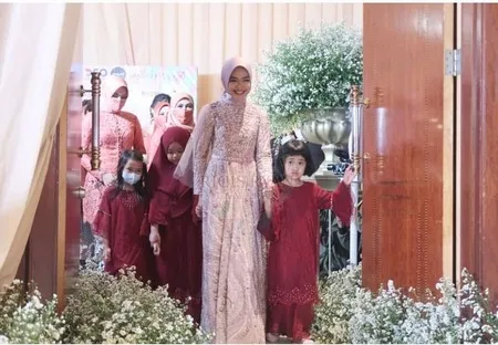 Potret Lamaran Ria Ricis dan Teuku Ryan yang Mengharukan, Tanda Tangani Plakat Cinta Sampai Menari Adat Aceh
