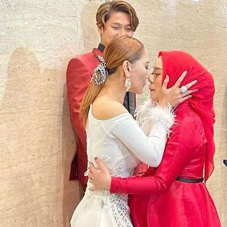 Potret Lesti Kejora dan Inul Daratista di IMA 2021, Elus Baby Bump Sapa Baby L - Bahagia Borong Banyak Award