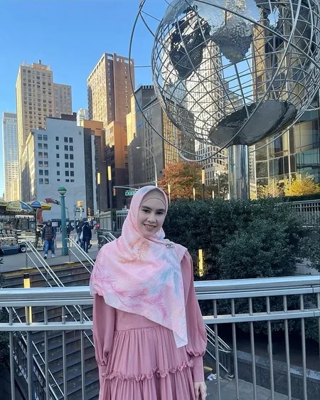 Potret Liburan Kartika Putri Keliling Amerika, Jarang Pakai Makeup Agar Mudah Wudhu
