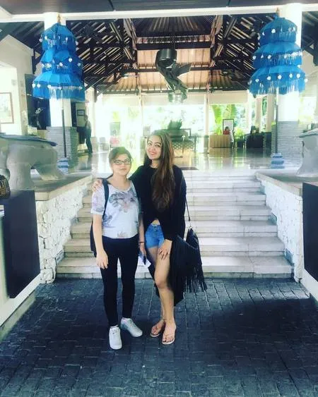 Potret Liburan Shafaq Naaz di Bali, Seru Meski Berteman Mendung