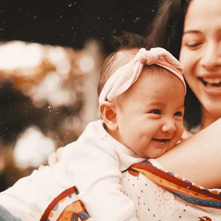 Potret Manis Baby Surinala Anak Putri Marino Chicco Pakai Bando Kapanlagi Com