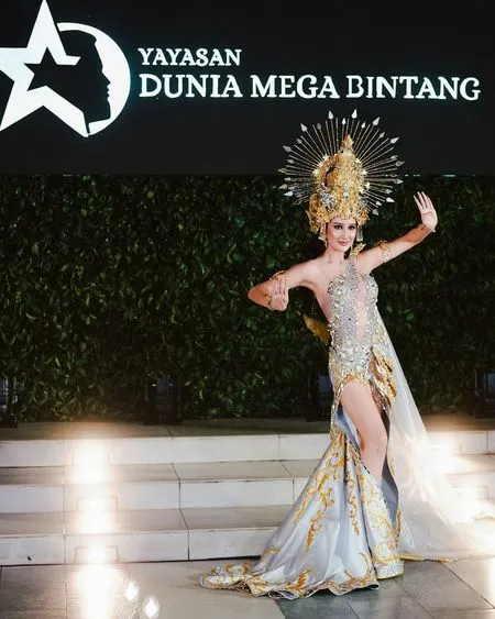 Potret Menawan Bella Aprilia Sant, Model Cantik Penuh Pesona yang Curi Perhatian Netizen dan Siap Berkompetisi Dalam Miss Intercontinental 2020