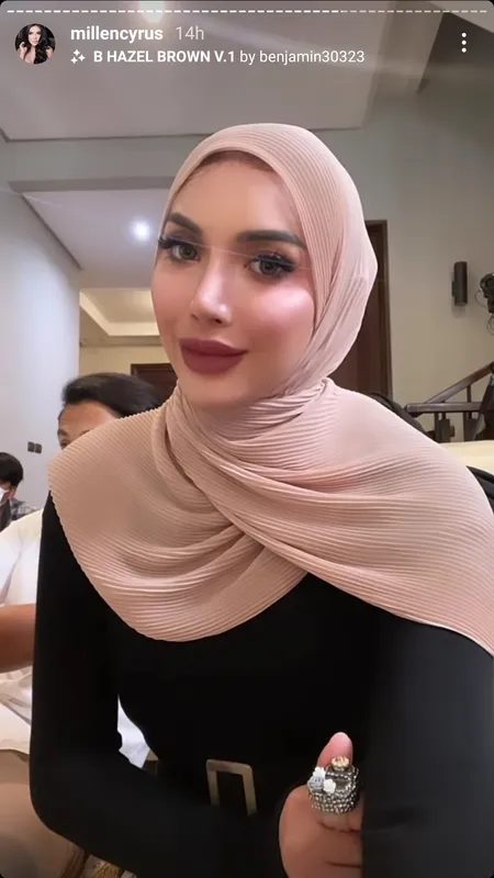 Potret Millen Cyrus di Pengajian 4 Bulanan Aurel Hermansyah, Disebut Bak Wanita Turki Saat Pakai Hijab - Kompak Foto Bareng Ashanty