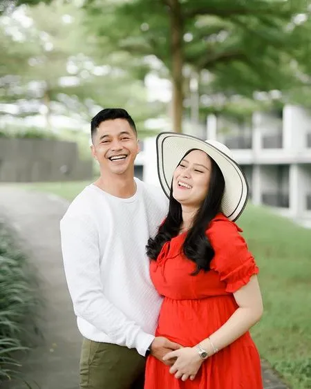 Potret Momen Siraman 7 Bulan Kehamilan Angbeen Rishi Istri Adly Fairuz Mewah Cantik Menawan Kapanlagi Com