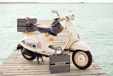 Potret Nagita Slavina Ngidam Vespa Christian Dior di Kehamilan 7 Bulan, Motor Para Sultan dengan Harga Selangit