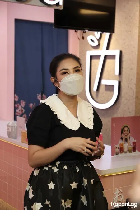 Potret Nindy Ayunda Sudah Mulai Bisa Tersenyum Pasca Perceraian, Fokus di Dunia Bisnis
