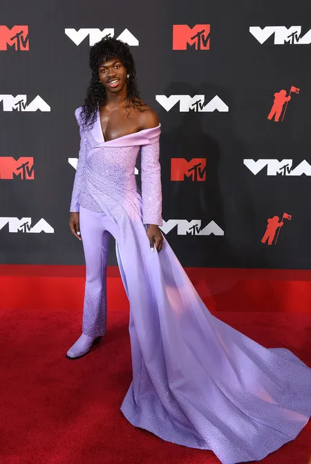 Potret Para Pemenang MTV Video Music Awards 2021, Salah Satunya Ada BTS yang Bawa Pulang Tiga Piala!