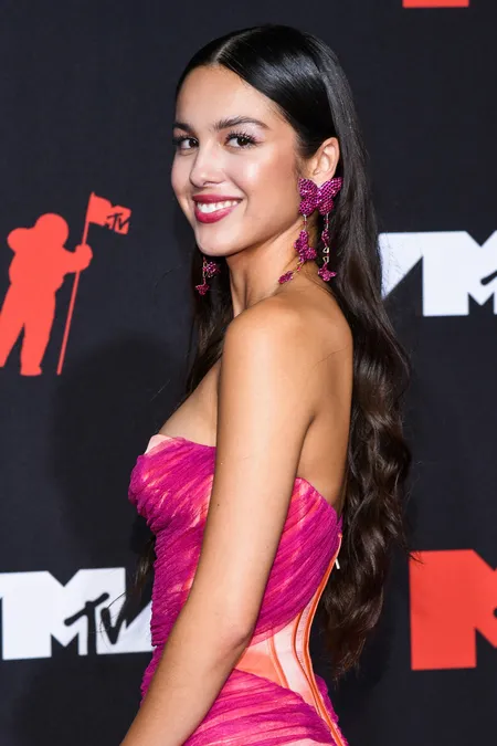 Potret Para Pemenang MTV Video Music Awards 2021, Salah Satunya Ada BTS yang Bawa Pulang Tiga Piala!